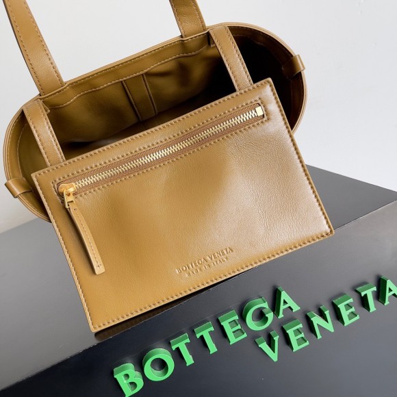 Bo*te*ga ve*ne*ta small flip flap bag in acorn intrecciato lambskin