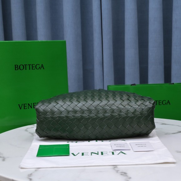 Bo*te*ga ve*ne*ta large pouch clutch bag in raintree intrecciato lambskin