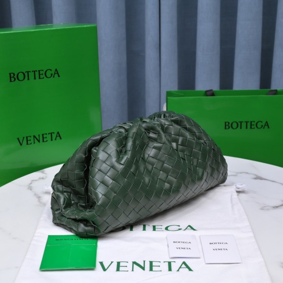 Bo*te*ga ve*ne*ta large pouch clutch bag in raintree intrecciato lambskin