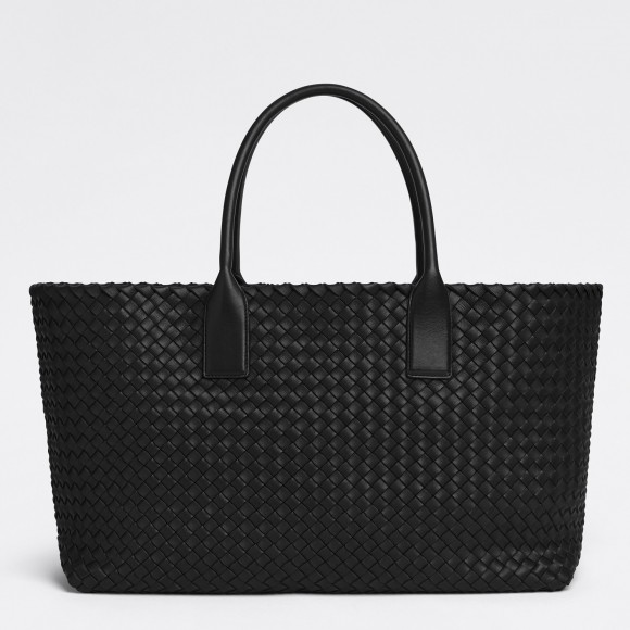 Bo*te*ga ve*ne*ta cabat medium bag in black intrecciato lambskin