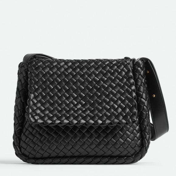 Bo*te*ga ve*ne*ta cobble small bag in black intrecciato leather