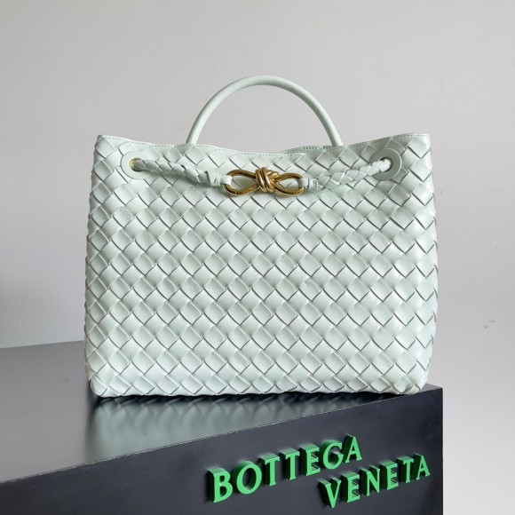 Bo*te*ga ve*ne*ta andiamo medium bag in glacier intrecciato lambskin