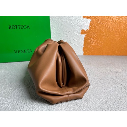 Bottega Veneta Large Pouch Clutch Bag In Brown Calfskin