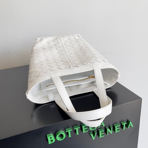 Bo*te*ga ve*ne*ta small flip flap bag in white intrecciato lambskin