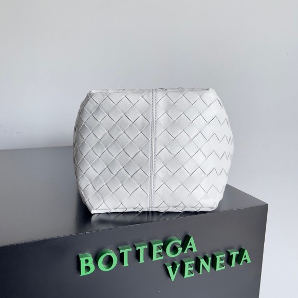 Bo*te*ga ve*ne*ta small flip flap bag in white intrecciato lambskin