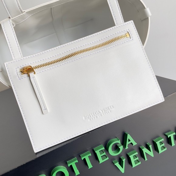 Bo*te*ga ve*ne*ta small flip flap bag in white intrecciato lambskin