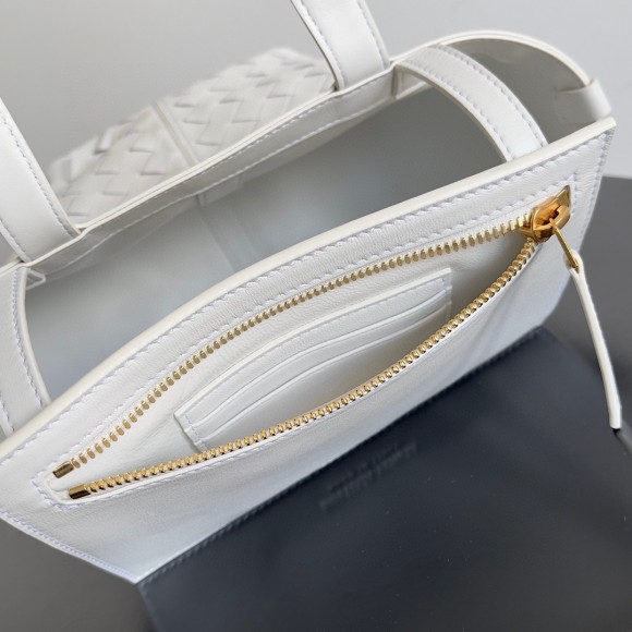 Bo*te*ga ve*ne*ta small flip flap bag in white intrecciato lambskin