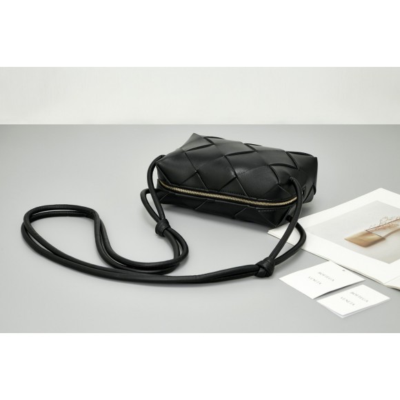 Bo*te*ga ve*ne*ta small cassette camera bag in black lambskin