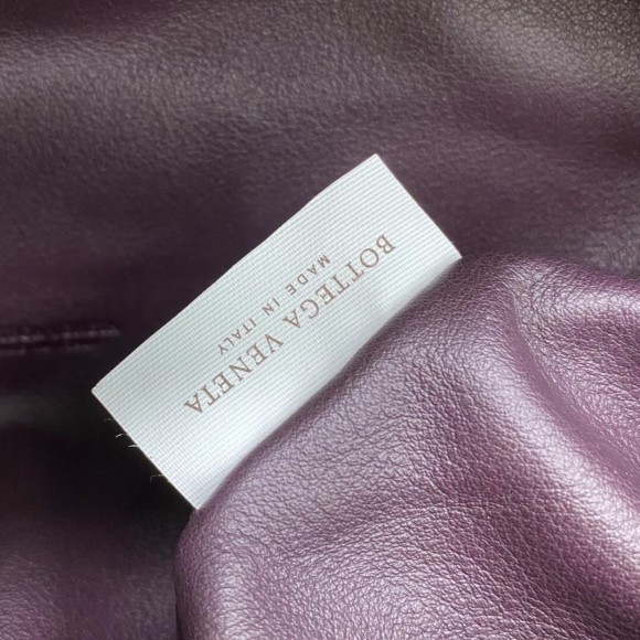 Bo*te*ga ve*ne*ta the pouch belt bag in grape lambskin