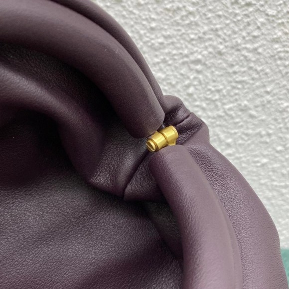 Bo*te*ga ve*ne*ta the pouch belt bag in grape lambskin