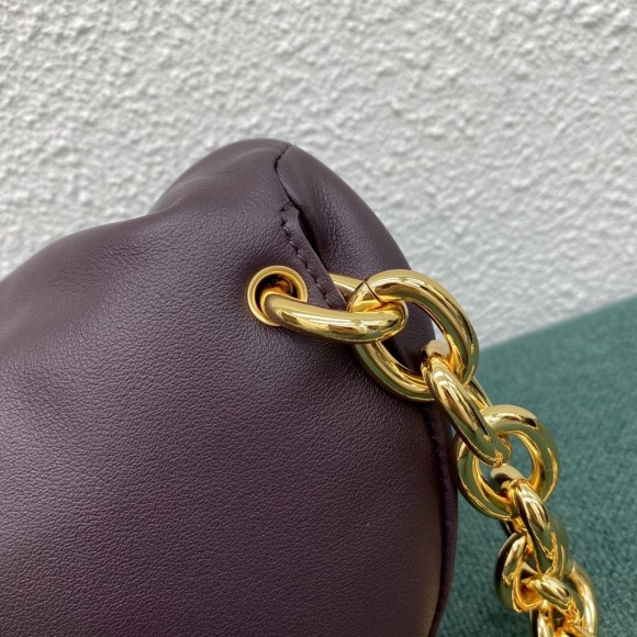 Bo*te*ga ve*ne*ta the pouch belt bag in grape lambskin