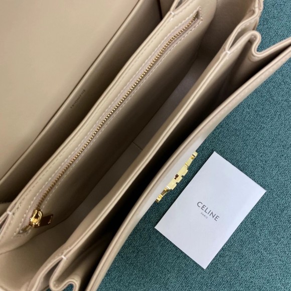 Ce**e triomphe medium bag in nude smooth calfskin