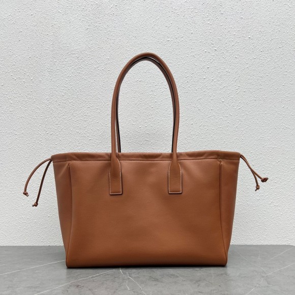 Ce**e cabas drawstring cuir triomphe bag in brown calfskin