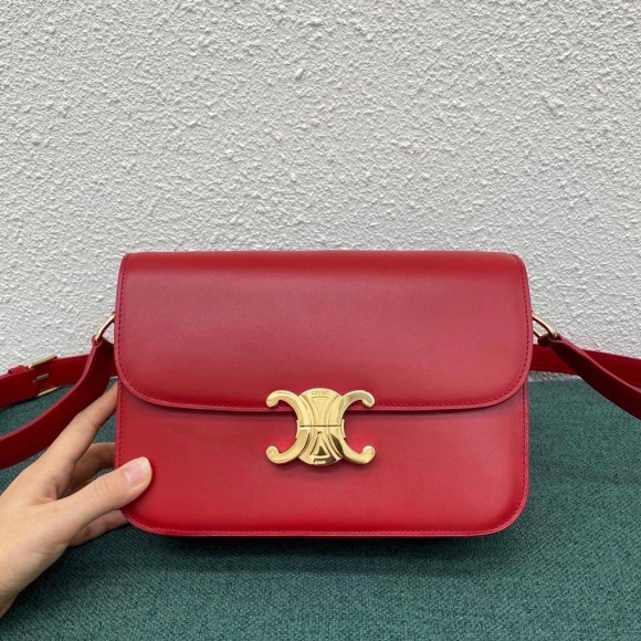 Ce**e triomphe medium bag in red smooth calfskin