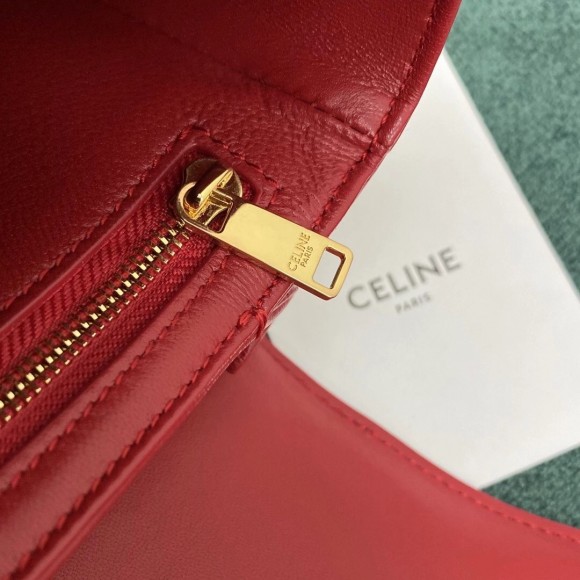 Ce**e triomphe medium bag in red smooth calfskin