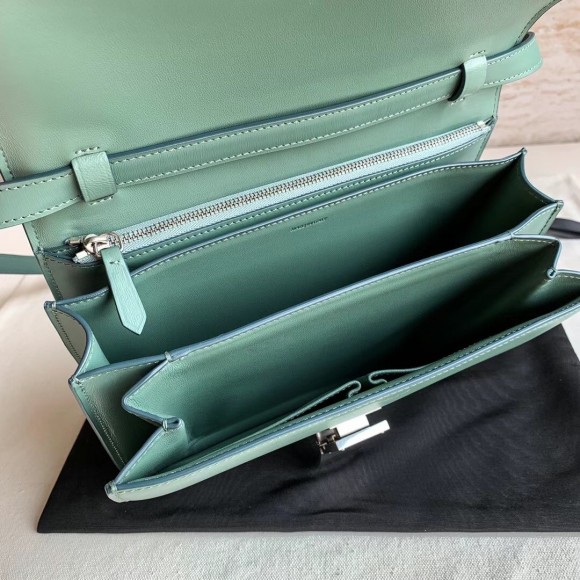 Ce**e classic box medium bag in celadon box calfskin