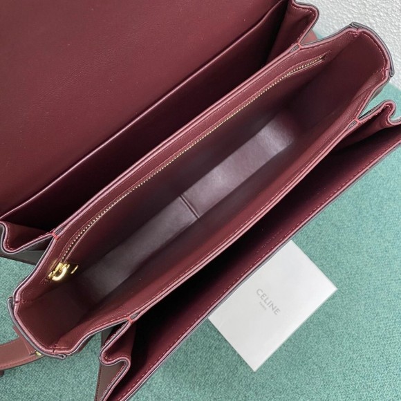 Ce**e triomphe large bag in bordeaux calfskin