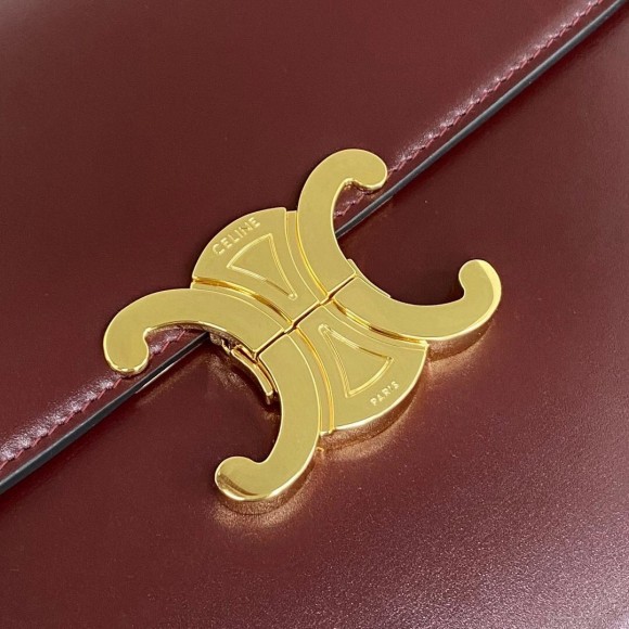 Ce**e triomphe large bag in bordeaux calfskin