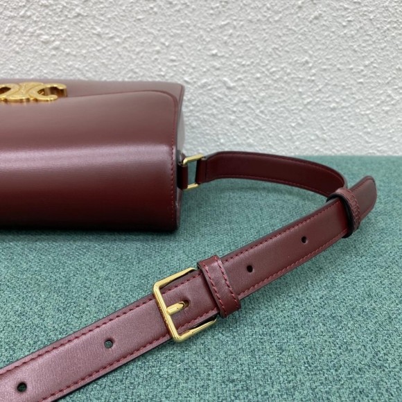 Ce**e triomphe large bag in bordeaux calfskin