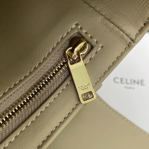 Ce**e triomphe large bag in nude calfskin