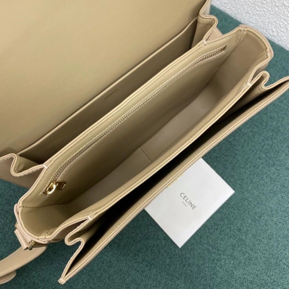 Ce**e triomphe large bag in nude calfskin