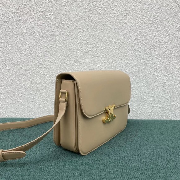 Ce**e triomphe large bag in nude calfskin