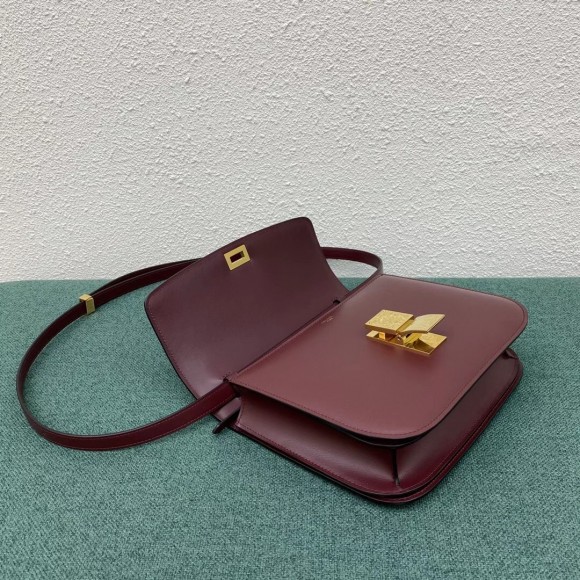 Ce**e classic box medium bag in bordeaux box calfskin