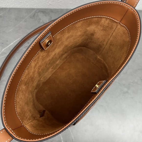 Ce**e small bucket cuir triomphe in brown calfskin