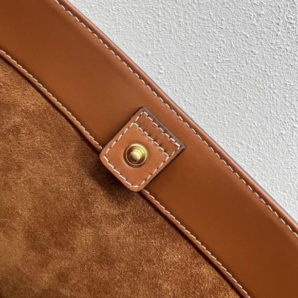 Ce**e small bucket cuir triomphe in brown calfskin