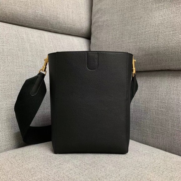 Ce**e sangle small bucket bag in black calfskin