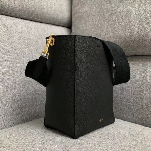 Ce**e sangle small bucket bag in black calfskin