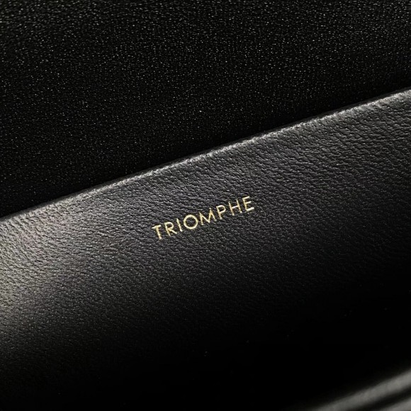 Ce**e triomphe large bag in black calfskin