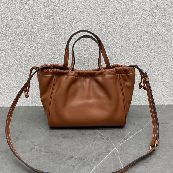 Ce**e small cabas drawstring cuir triomphe bag in brown calfskin