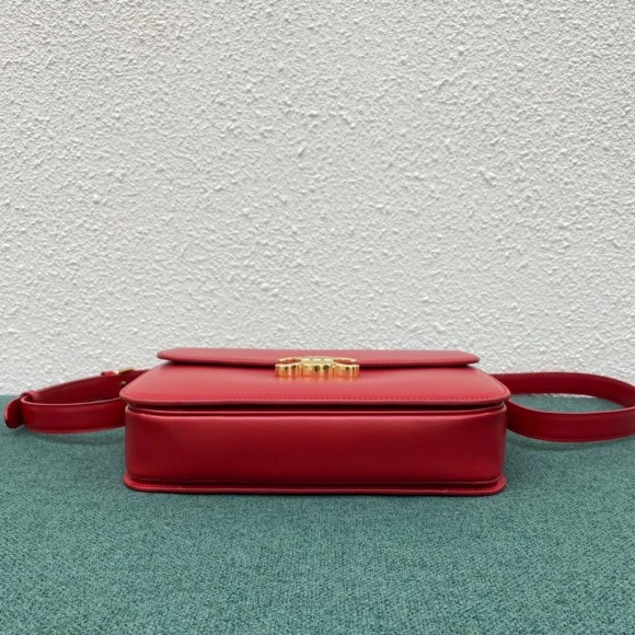 Ce**e triomphe large bag in red calfskin