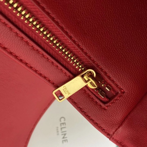 Ce**e triomphe large bag in red calfskin