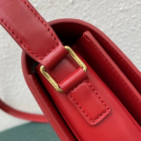 Ce**e triomphe large bag in red calfskin