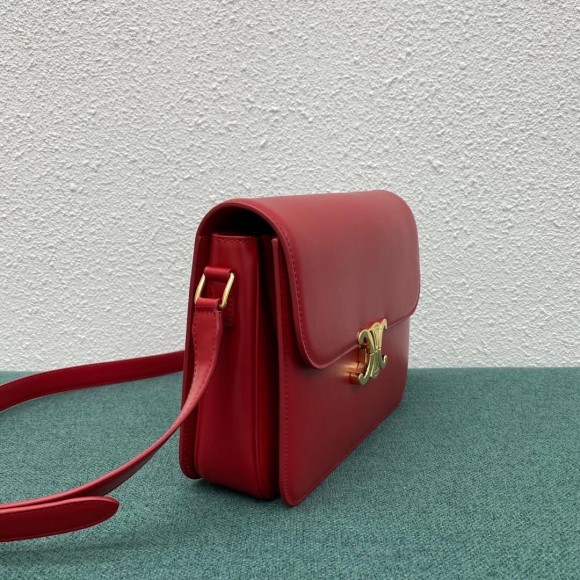 Ce**e triomphe large bag in red calfskin