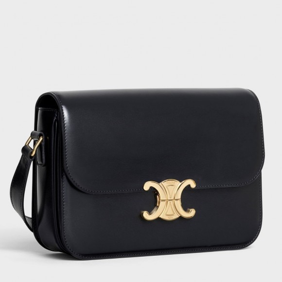 Ce**e triomphe medium bag in black smooth calfskin