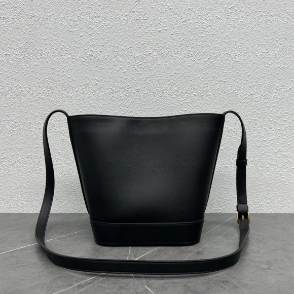 Ce**e small bucket cuir triomphe in black calfskin