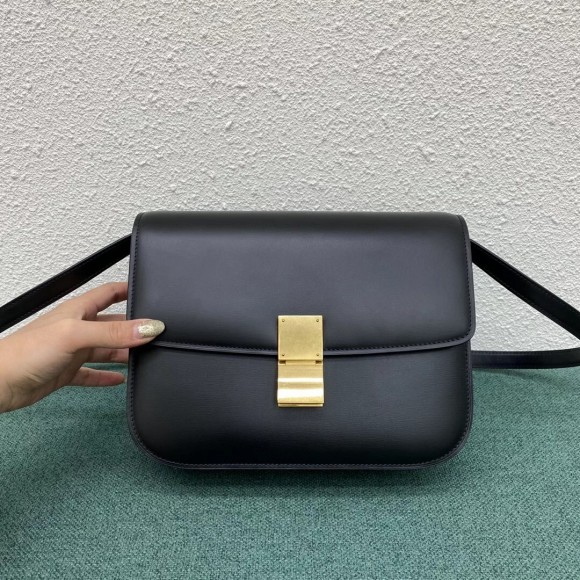 Ce**e classic box medium bag in black box calfskin