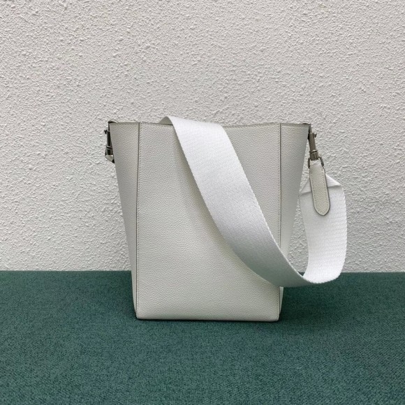 Ce**e sangle small bucket bag in white calfskin