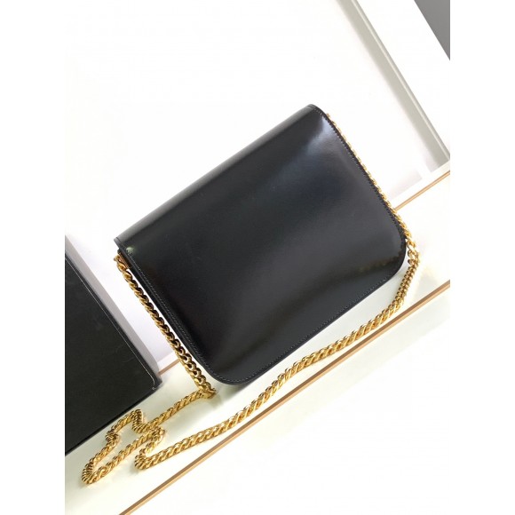 Ce**e college triomphe chain bag in black leather