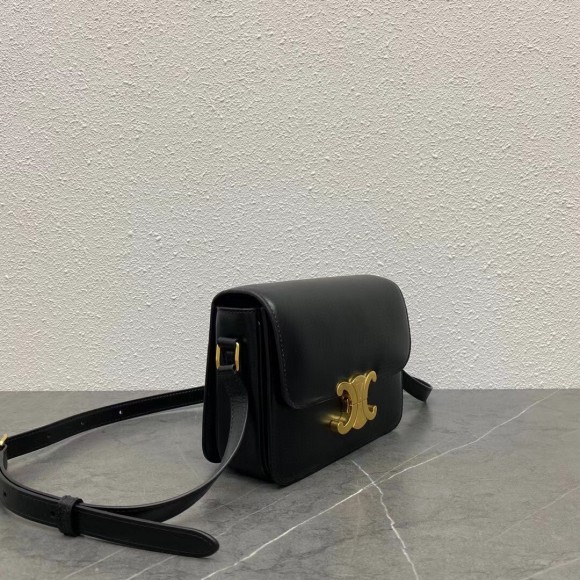 Ce**e triomphe teen bag in black leather