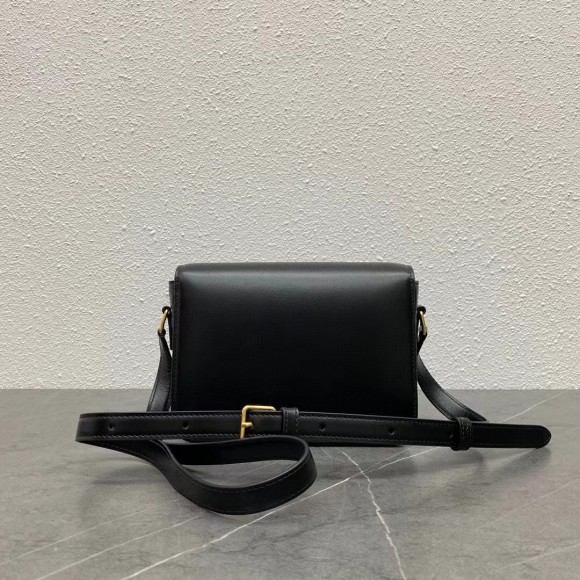 Ce**e triomphe teen bag in black leather