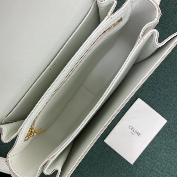 Ce**e triomphe medium bag in white smooth calfskin