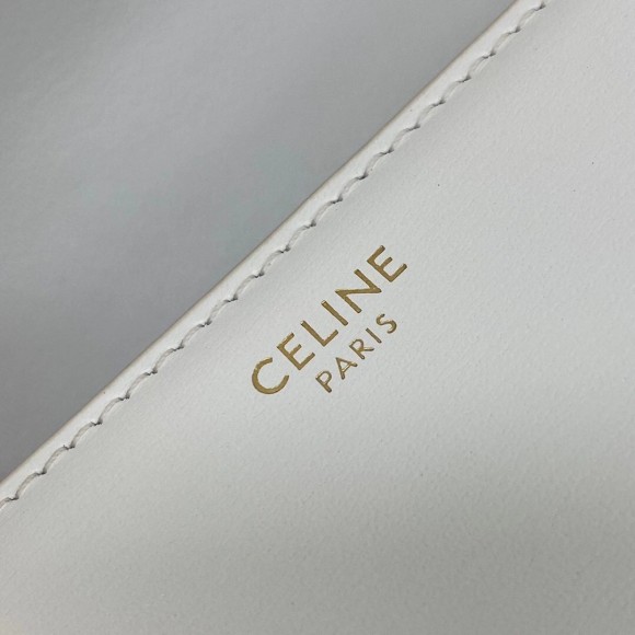 Ce**e triomphe medium bag in white smooth calfskin