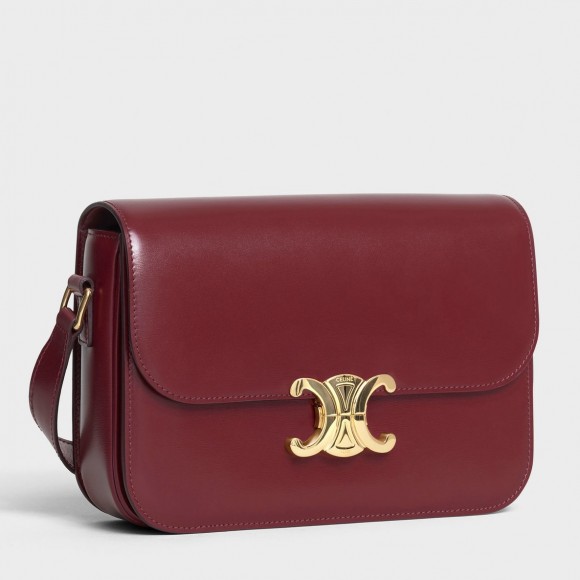 Ce**e triomphe medium bag in bordeaux smooth calfskin