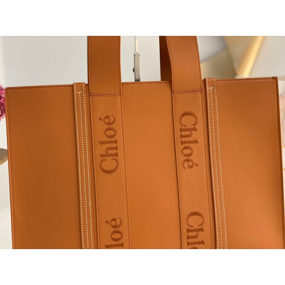 Chloe Woody Large Tote Bag In Brown Calfskin