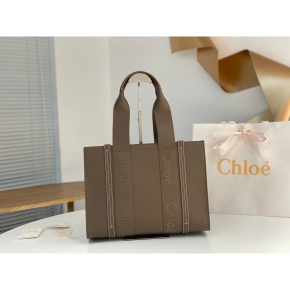 Chloe Woody Medium Tote Bag In Army Green Calfskin