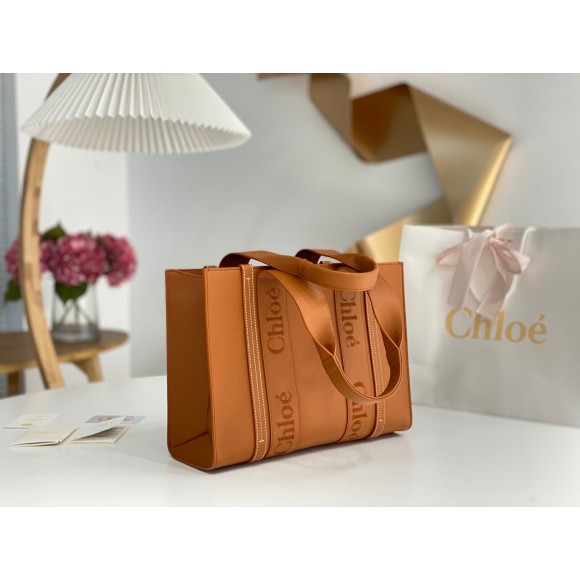 Chloe Woody Medium Tote Bag In Brown Calfskin